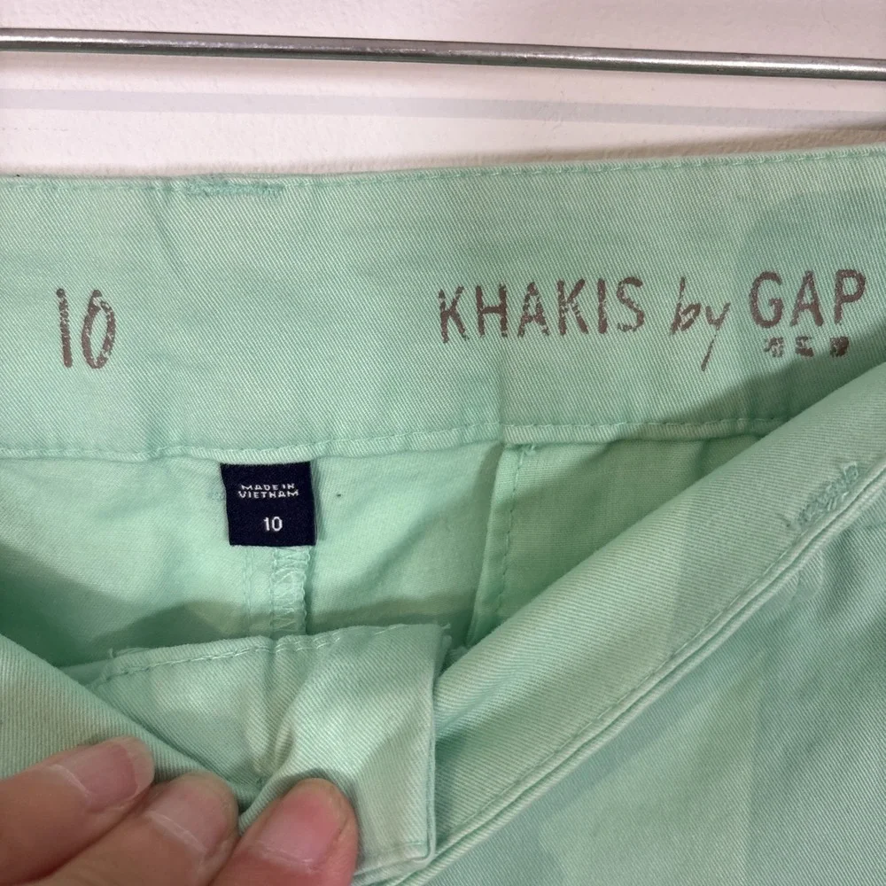 Gap Khaki Chino Shorts 10 Green Cotton Blend Mid Rise Girlfriend Slash Pockets